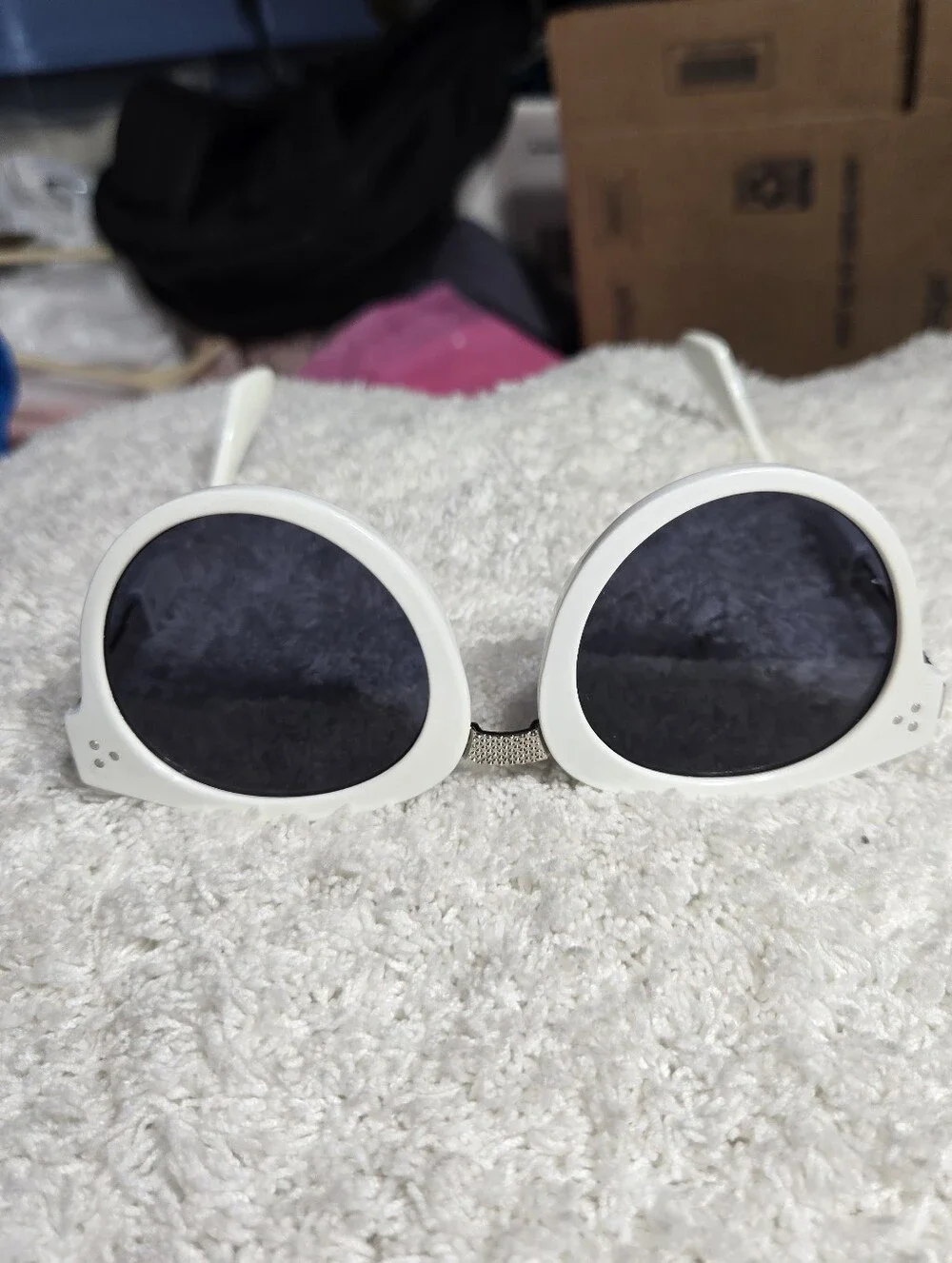 Crush Eyes Escape Style White Round Lens Sunglasses
